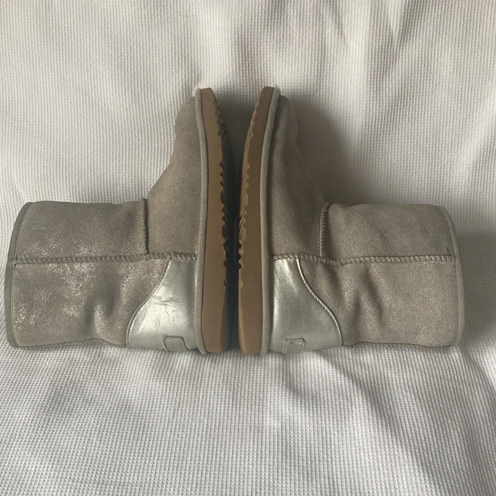 UGG Australia Glitter Shimmer Sherpa lined   Warm Boots Silver Size 5 Suede